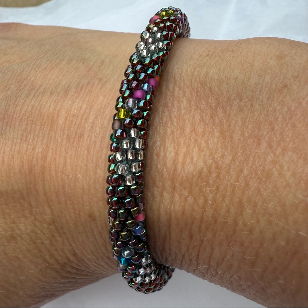 Sashka & Co. - Multicolor roll-on Beaded Bracelet